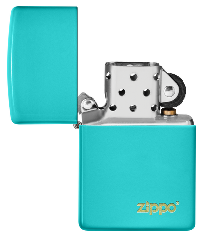Vista frontal del mechero a prueba de viento Zippo Flat Turquoise con logo apagado, sin llama