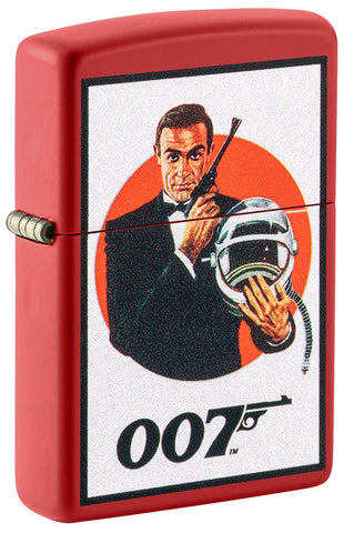 Encendedor Zippo vista frontal ¾ ángulo rojo mate con James Bond 007™ en un traje negro, así como la pistola y el casco de astronauta
