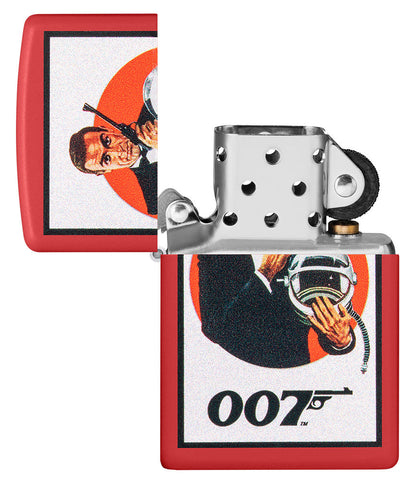 Encendedor Zippo rojo mate con James Bond 007™ con traje negro así como pistola y casco de astronauta abierto sin llama