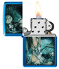 Encendedor Zippo azul brillante en un escenario místico con una dama ligeramente vestida en el lago rodeada de calaveras así como cuervos abiertos con llama