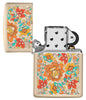 Encendedor Zippo color arena con estampado floral estilo hippie abierto sin llama