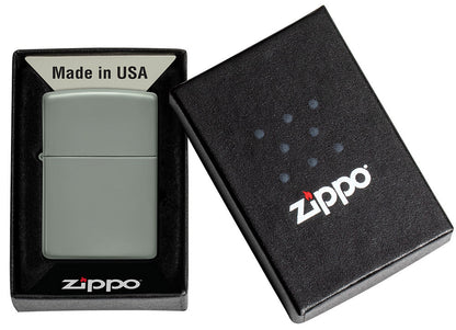 Encendedor Zippo Modelo Básico Gris Salvia Suave en Caja de Regalo Abierta