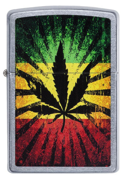 Vue de face briquet Zippo chromé avec feuille de chanvre sur fond aux couleurs de le Jamaïque