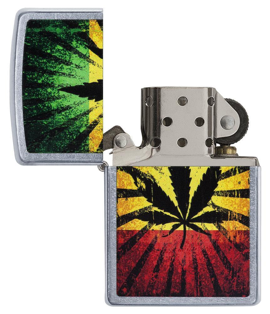  Briquet Zippo chromé avec feuille de chanvre sur fond aux couleurs de le Jamaïque, ouvert