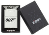 Briquet Zippo blanc James Bond avec le logo 007 au milieu, dans une boîte ouverte