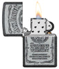 Zippo Feuerzeug grau mit großem Jack Daniel's Logo geöffnet mit Flamme