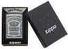 Briquet Zippo gris avec grand logo Jack Daniel's, dans une boîte ouverte