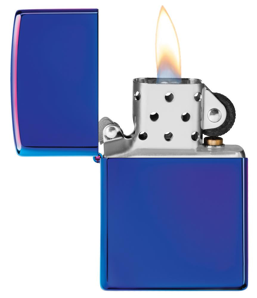Briquet Zippo bleu haute brillance, ouvert avec flamme
