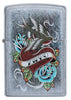 Vue de face briquet Zippo chromé style tatouage avec cœur, hirondelle et bannière Zippo