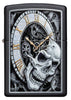 Vue de face briquet Zippo noir horloge d'où émerge une tête de mort avec des engrenages en arrière-plan