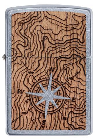 Vue de face briquet Zippo Woodchuck carte et boussole