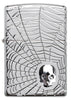Vue de face briquet Zippo chromé haute brillance filet profondéMen,t gravé avec petite tête de mort en éléMen,t Swarovski