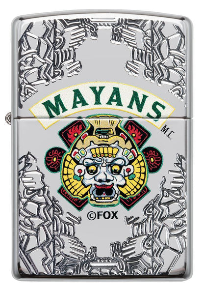 Vue de face briquet Zippo chromé avec gravures profondes Mayans M.C.