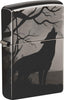Vue de face 3/4 briquet Zippo gris brillant loup hurlant à la lune dans la forêt motif à 360°