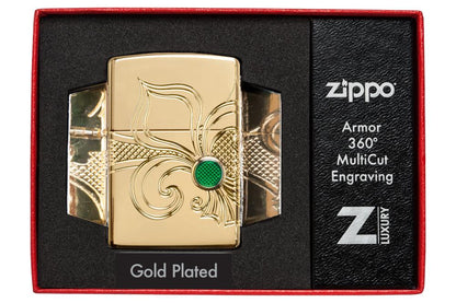 Briquet Zippo laiton haute brillance gravure profonde fleur de lis, dans une boîte de luxe ouverte