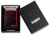 Mechero a prueba de viento Zippo Black Cubes Design en su caja de regalo