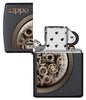 Vista frontal del mechero a prueba de viento Zippo Steampunk Design apagado, sin llama