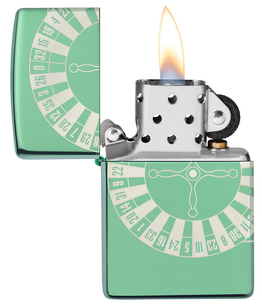 Briquet Zippo High Polish Green avec table de roulette, ouvert avec flamme