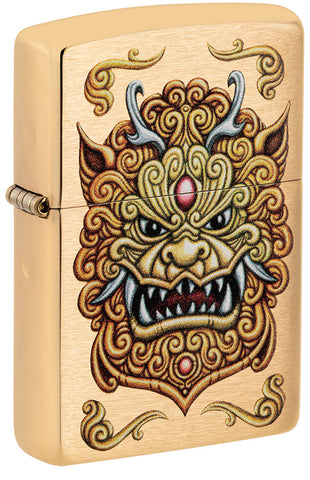 Vista ¾ del encendedor cortaviento Foo Dog Design, que muestra un león imperial dorado al estilo del arte chino.