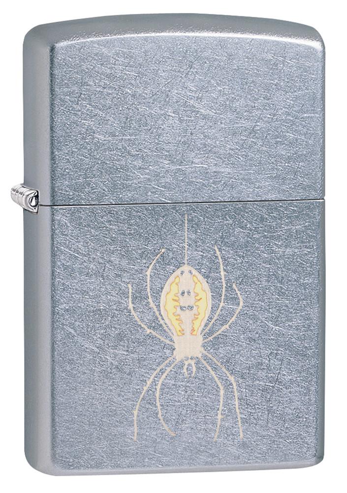 Vue de face 3/4 briquet Zippo chromé avec araignée suspendue à un fil