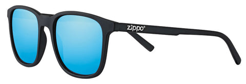 Gafas de sol Zippo de vista frontal ¾ de ángulo con lentes azul claro y marco cuadrado estrecho en negro con logotipo Zippo blanco