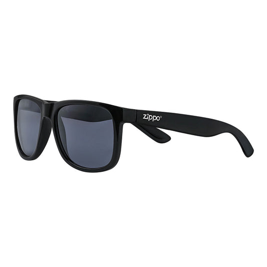 Gafas de sol Zippo de vista frontal ¾ de ángulo con montura cuadrada y patillas anchas en negro con logotipo Zippo blanco
